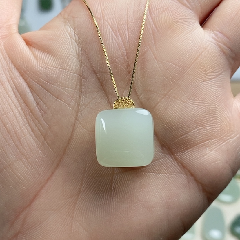【闪购商品】颈饰18K金镶嵌和田玉