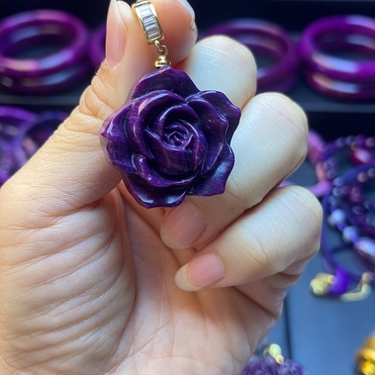 非金属大桃花吊坠