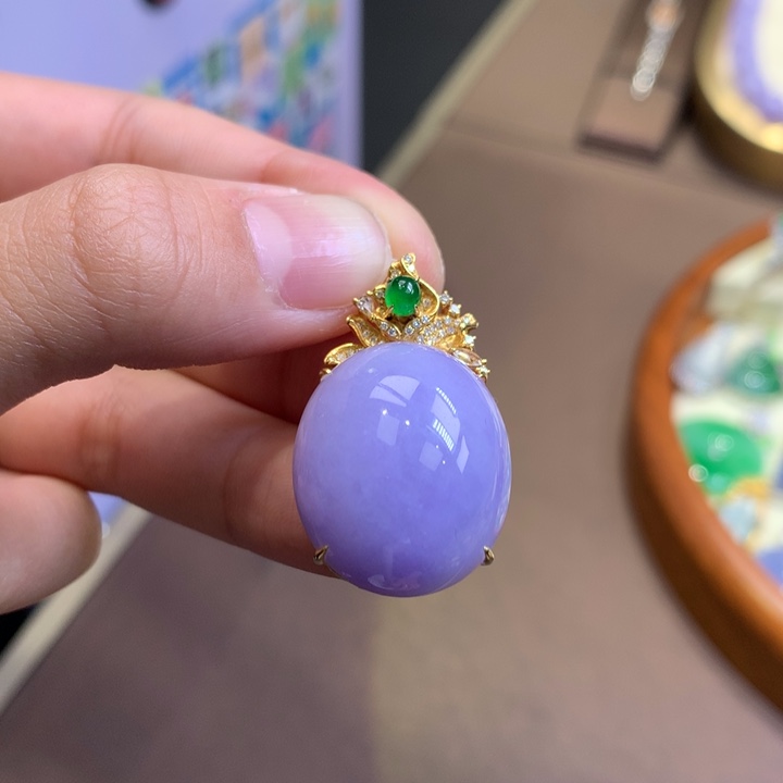 翡翠18K金镶嵌颈饰翡翠