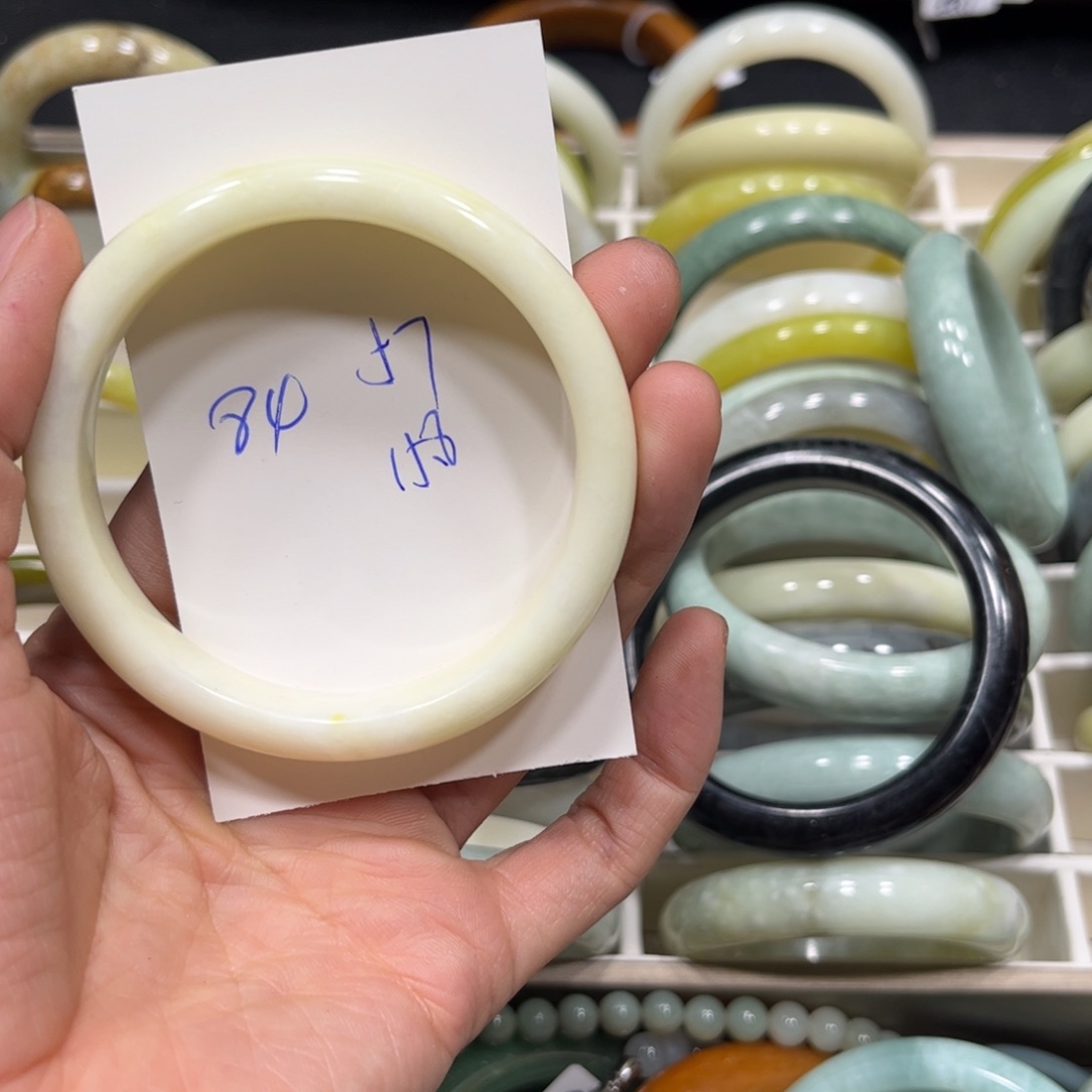 蛇纹石玉手镯未镶嵌