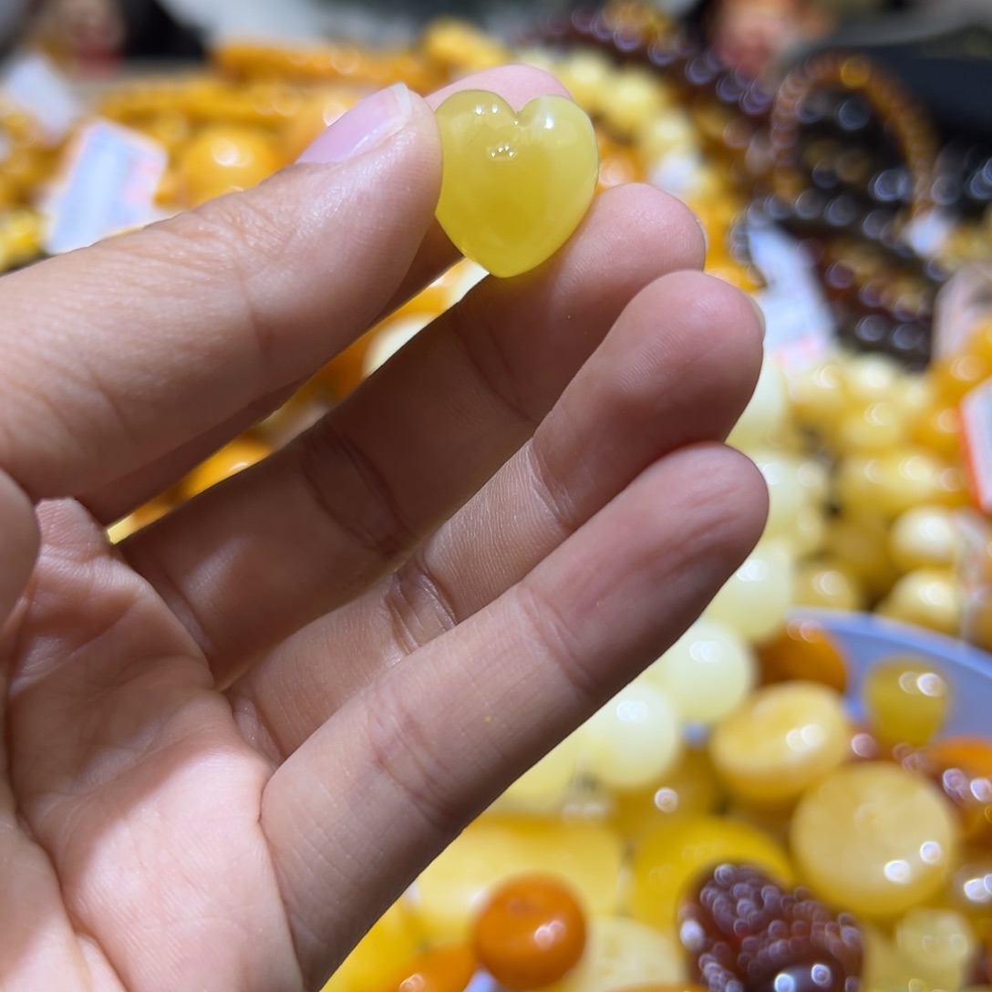 琥珀珠宝奇石未镶嵌