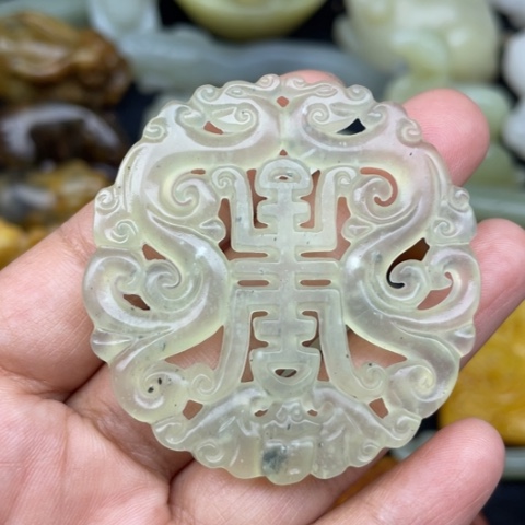 未镶嵌蛇纹石玉颈饰5