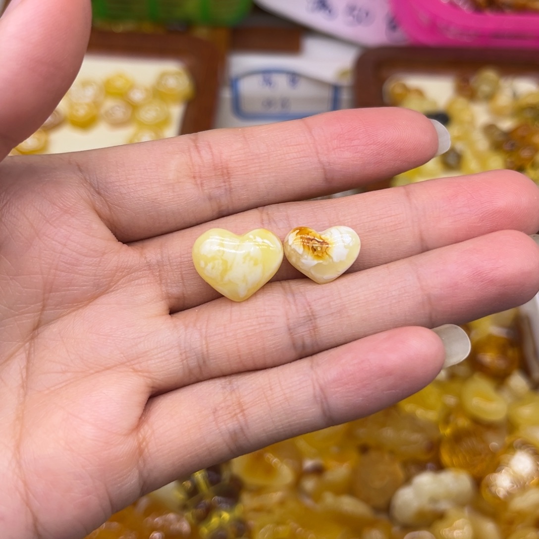 琥珀裸石未镶嵌琥珀