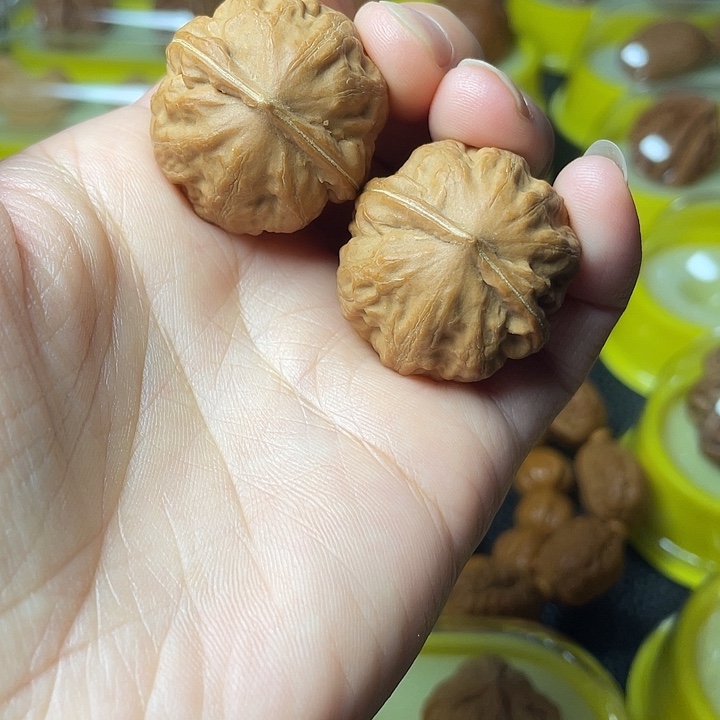 (***依文玩核桃吊坠花纹