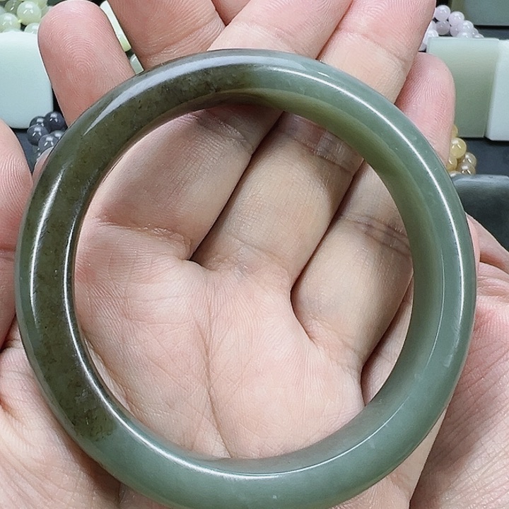 和田玉60圈口手镯未镶嵌