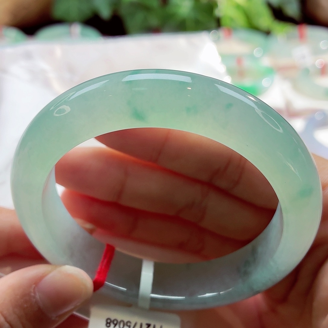 翡翠未镶嵌手镯冰胶晴水绿飘花68-06