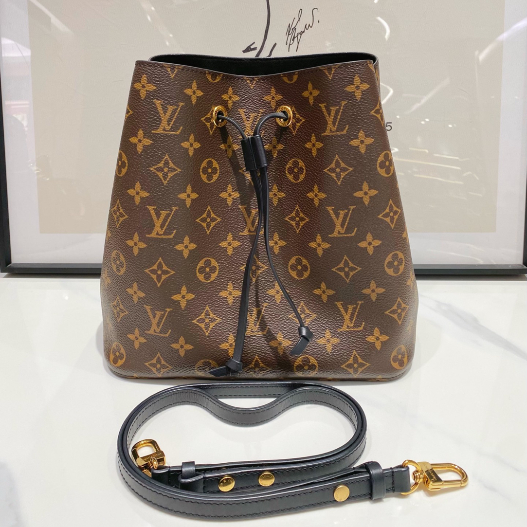 99新 LouisVuitton/路易威登 Louis Vuitton 黑水桶（15645）