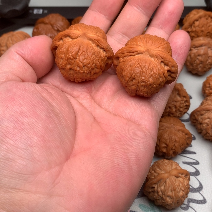 文玩核桃吊坠血麒麟41