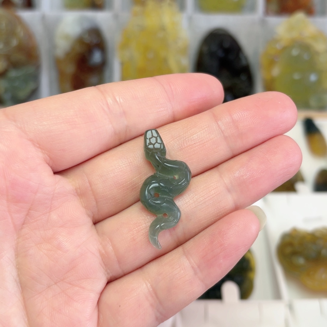 未镶嵌蛇纹石玉吊坠(不含链)