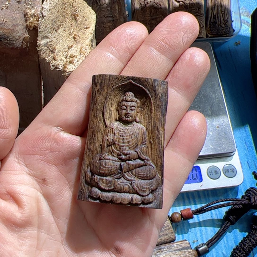 沉香吊坠白棋大日如来羊10.5款