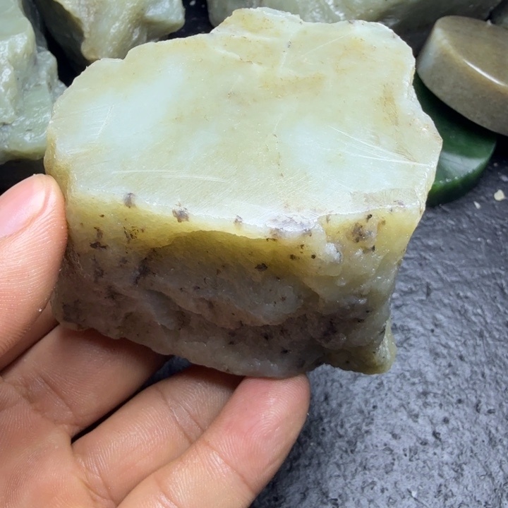 和田玉（糖玉）未镶嵌珠宝奇石