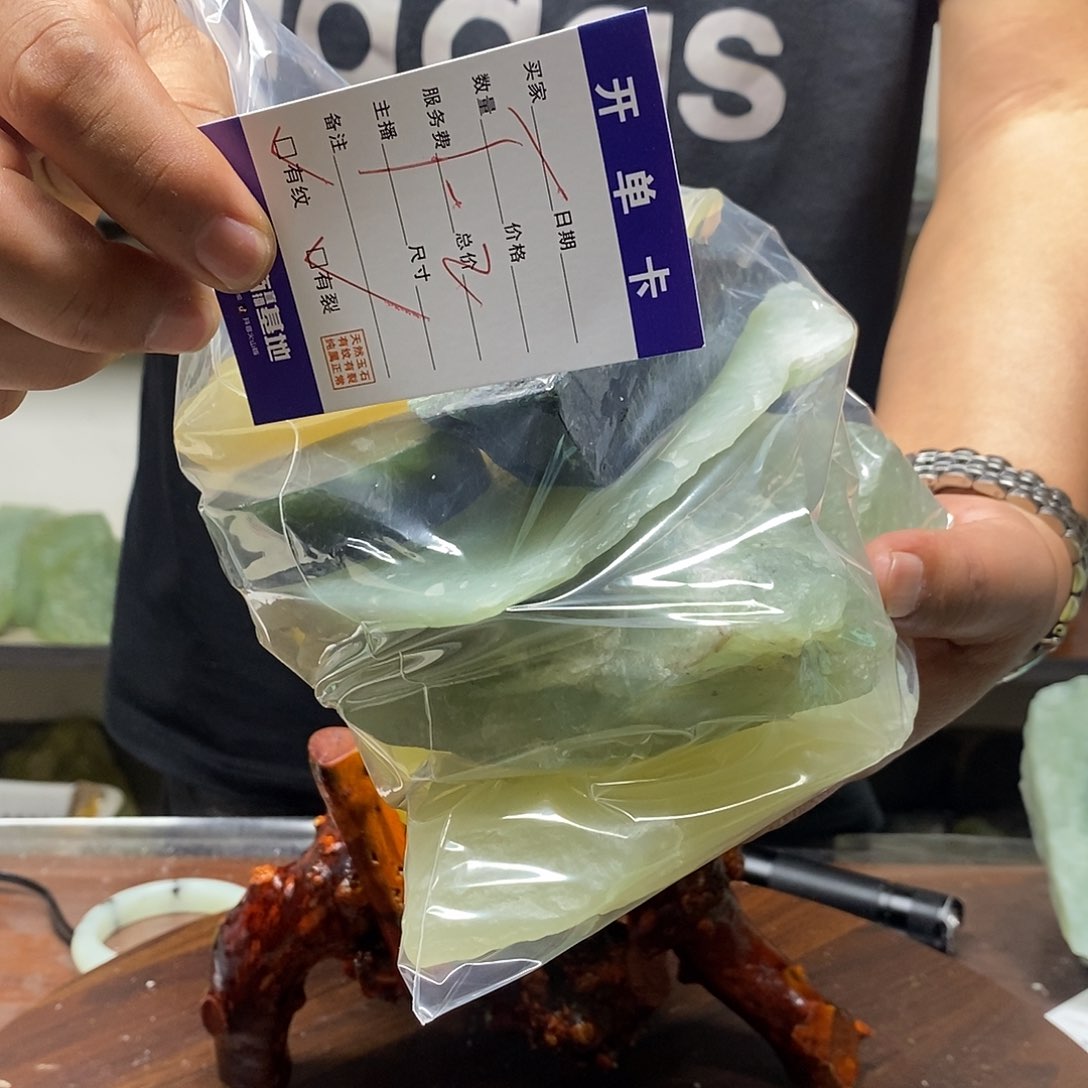 蛇纹石玉未镶嵌纯天然岫玉原石潇*哥