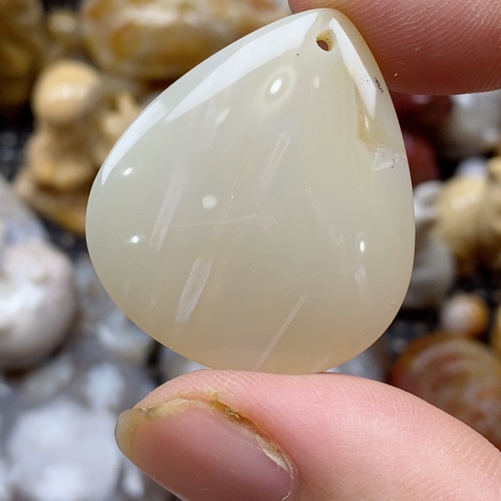 颈饰未镶嵌硅化珊瑚（珊瑚玉）小