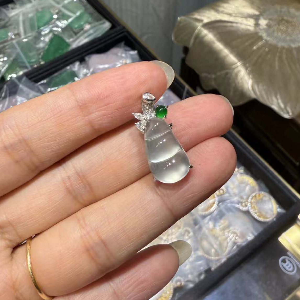 天然玉石，石英质玉精致简镶豆子s925银镶嵌