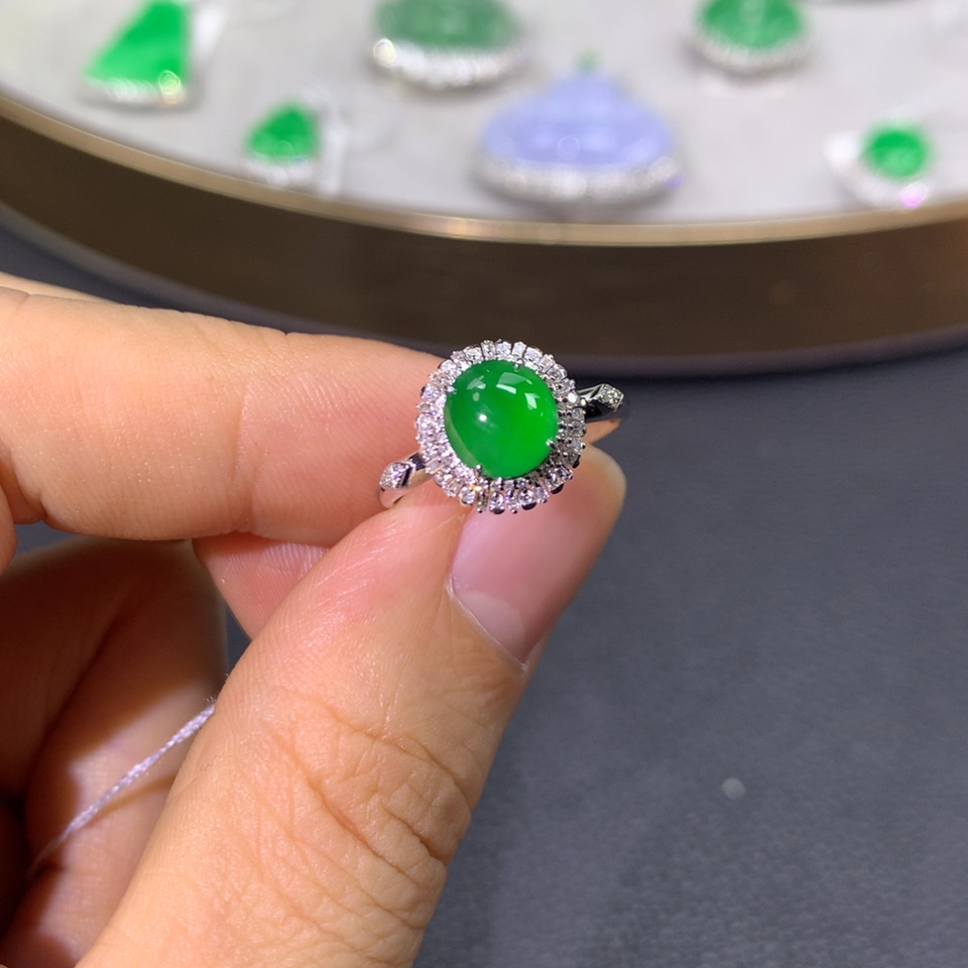 翡翠戒指18K金镶嵌翡翠