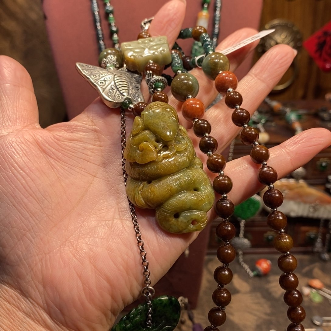 翡翠吊坠(赠链)未镶嵌