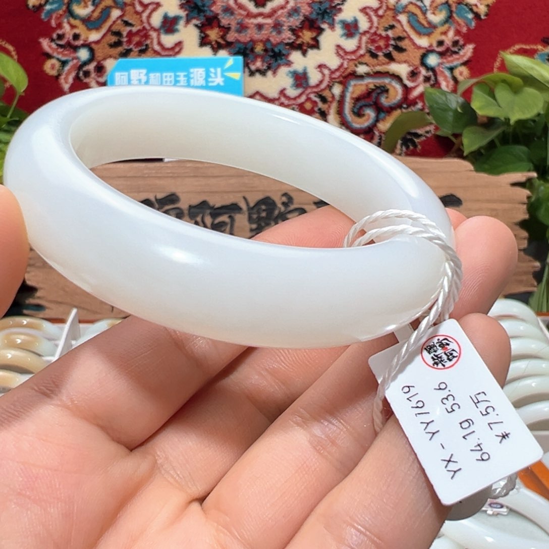 未镶嵌手镯和田玉时尚和田玉手镯毕业级老料小轮胎