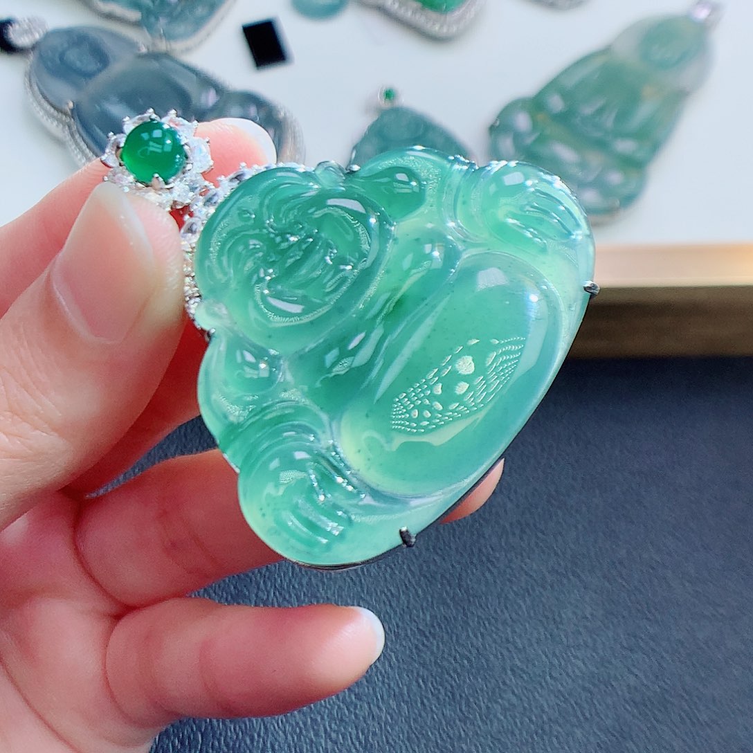 翡翠颈饰未镶嵌翡翠