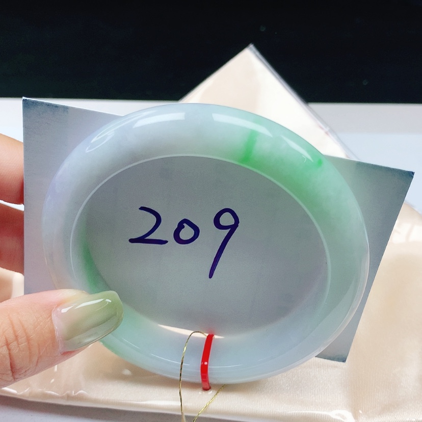 【闪购商品】翡翠未镶嵌手镯 正圈60