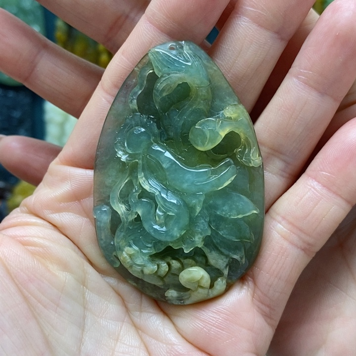 蛇纹石玉挂件未镶嵌