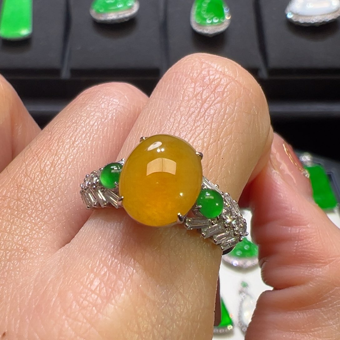 翡翠戒指18K金镶嵌翡翠