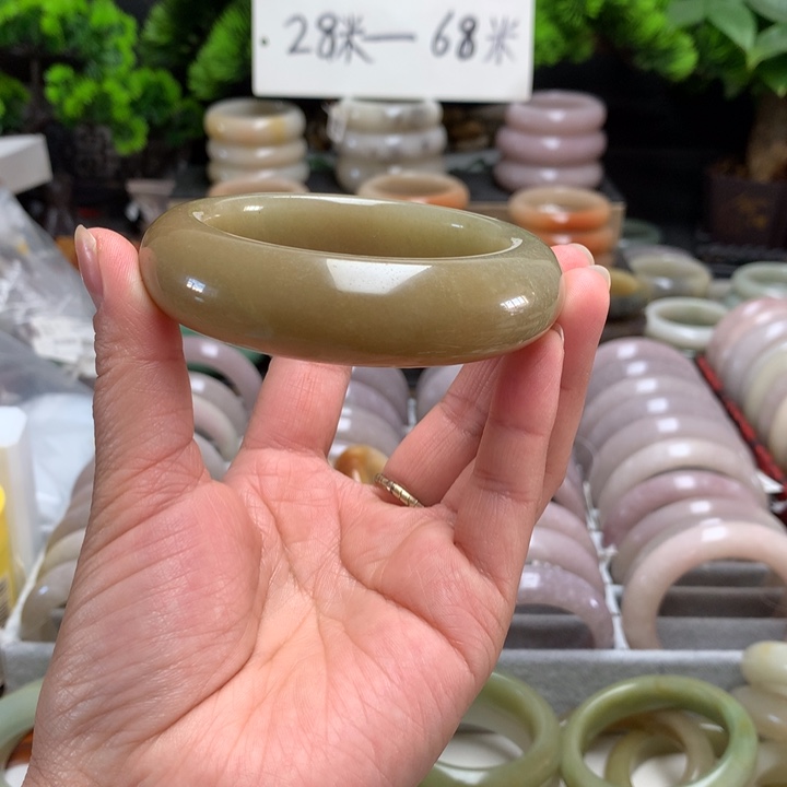 石英质玉（佘太翠）未镶嵌手镯58.6