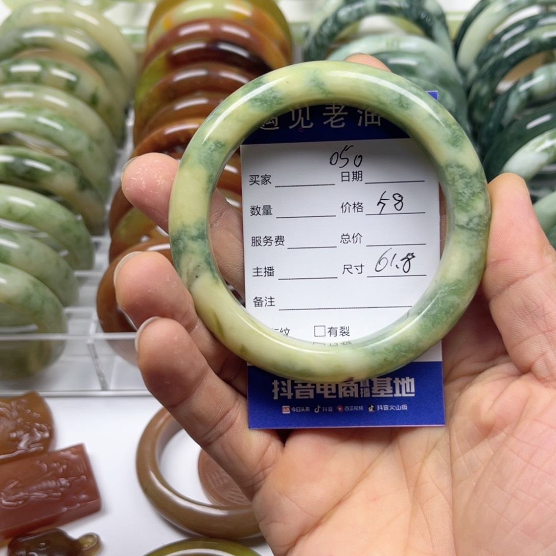 透闪石-蛇纹石玉手镯未镶嵌