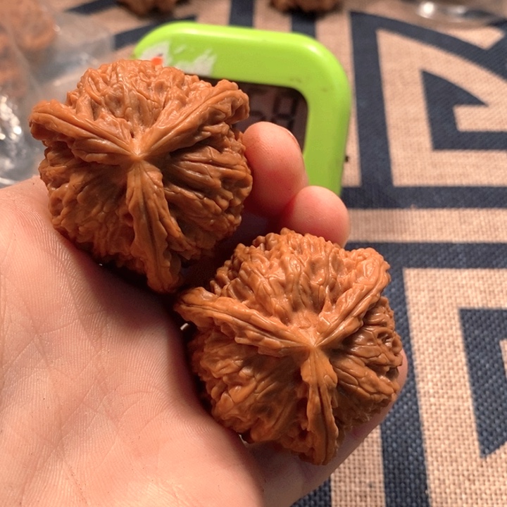 凉***筑吊坠文玩核桃三棱全品