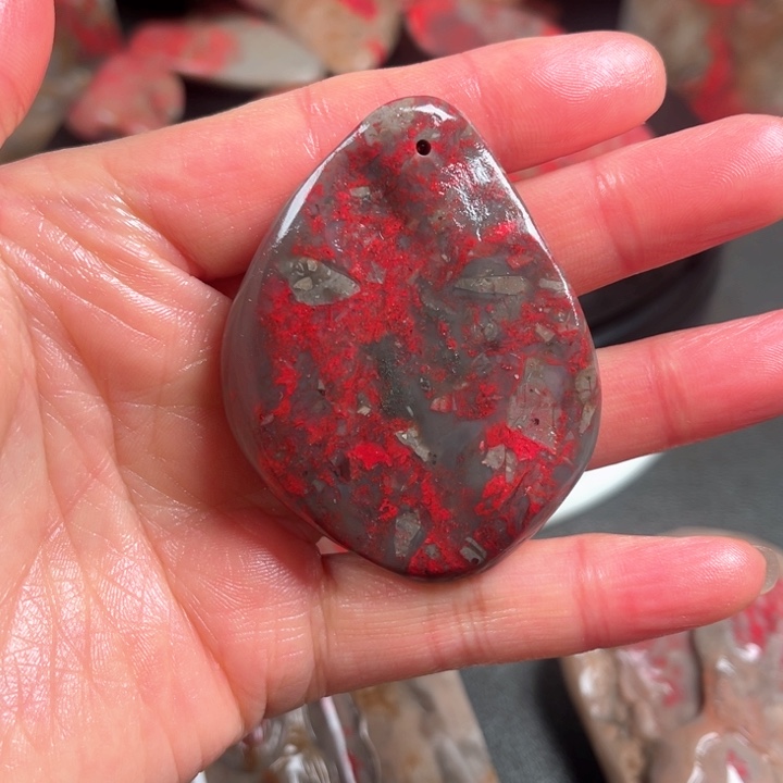 昌化鸡血石昌化鸡血石原石挂件