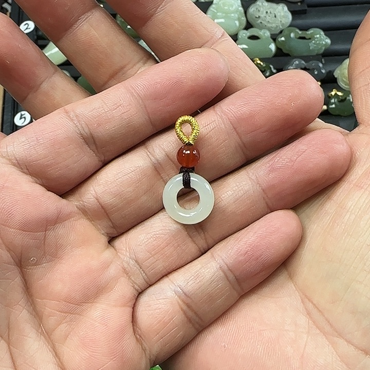 和田玉颈饰未镶嵌