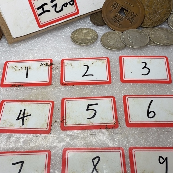 乐***婷上2个铜币工艺品摆件