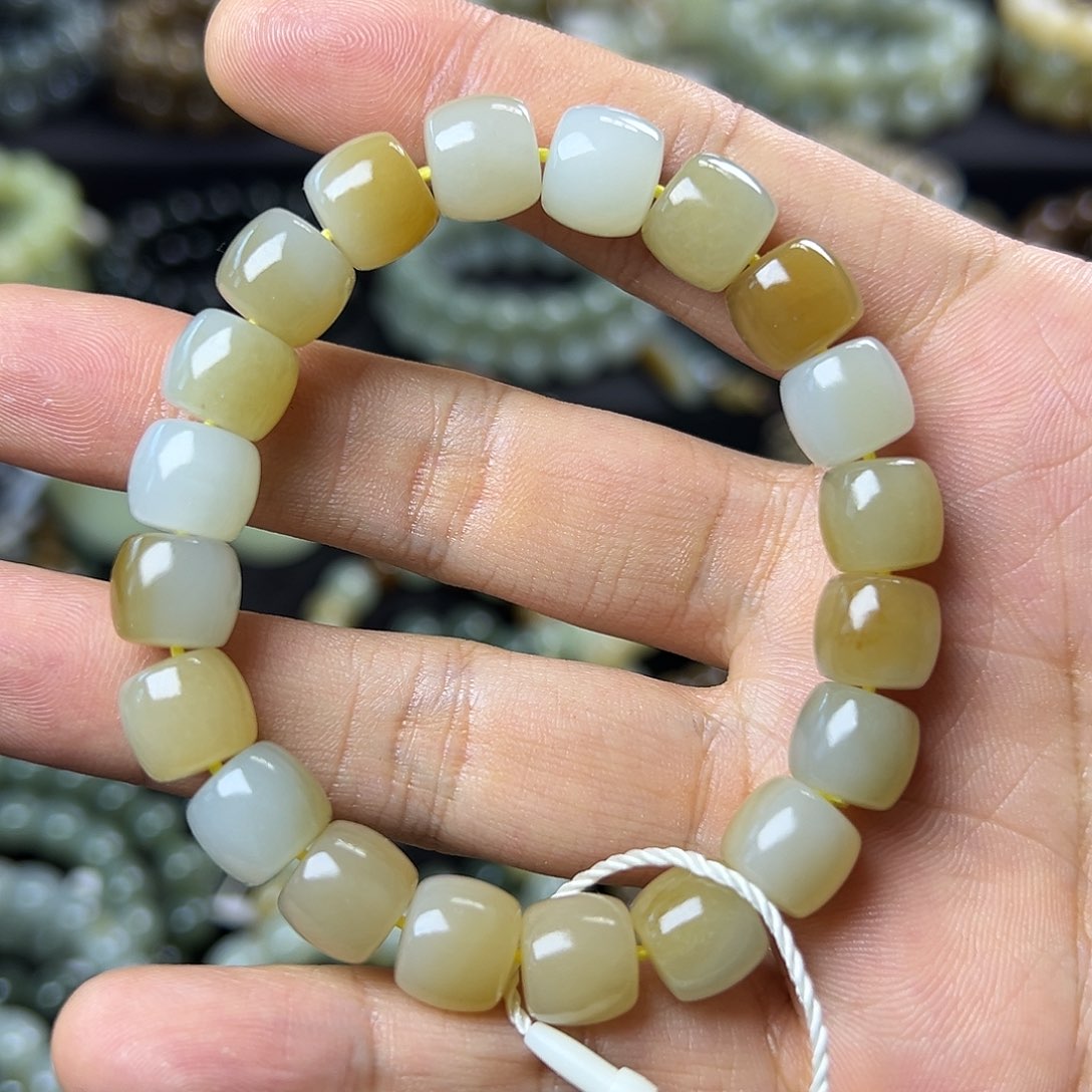 和田玉手链未镶嵌新疆且末青白卡10直切 油润漂糖 