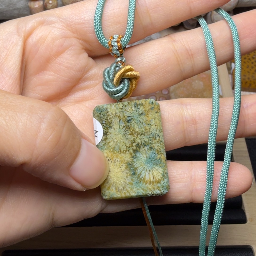 比***歪硅化玉未镶嵌千里江山190