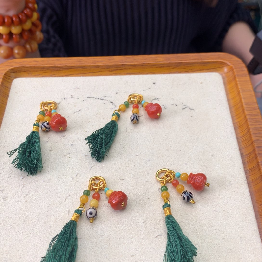 琥珀未镶嵌吊坠(不含链)多样性发一