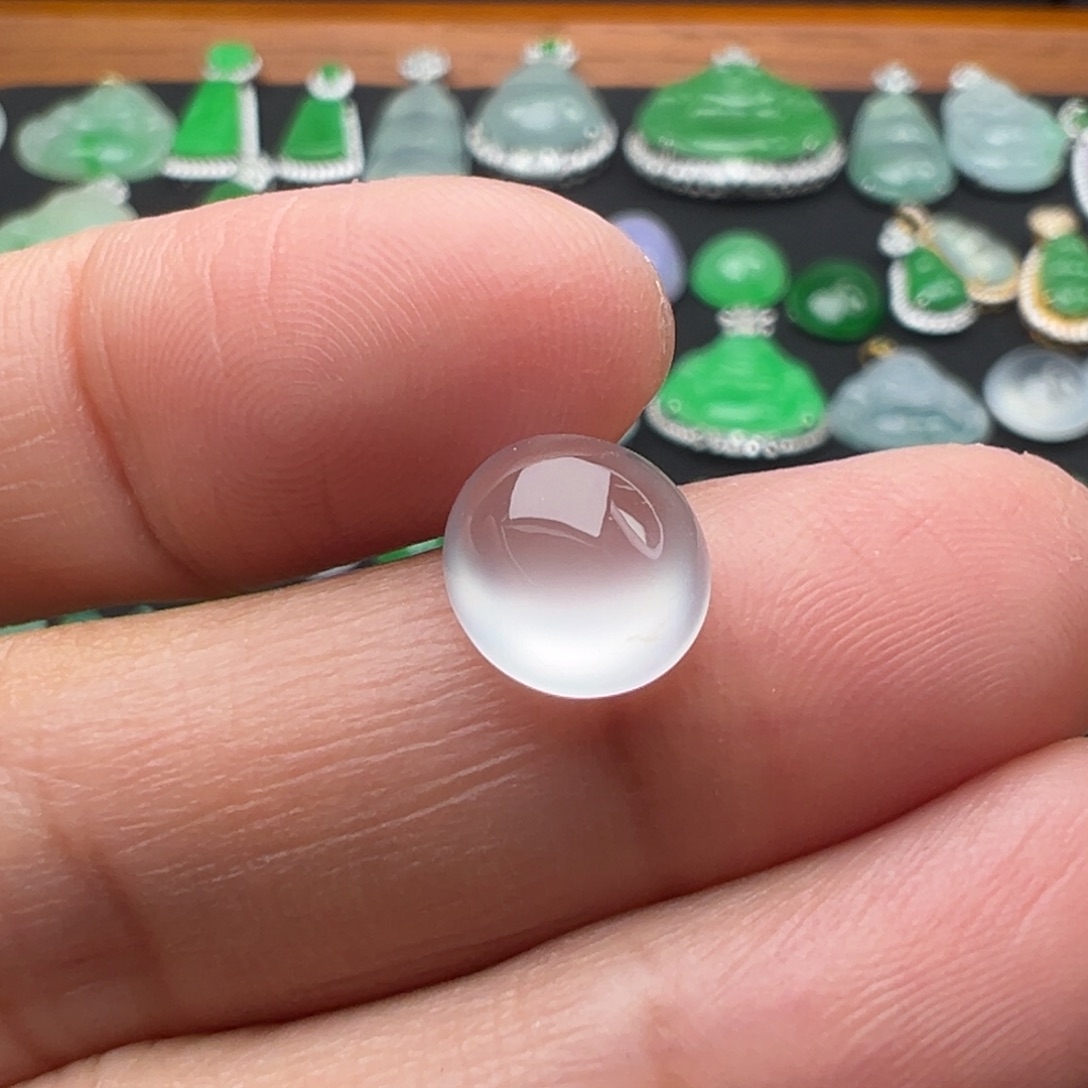 翡翠颈饰未镶嵌蛋9.6