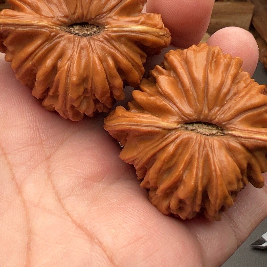 D***e把件文玩核桃楼子