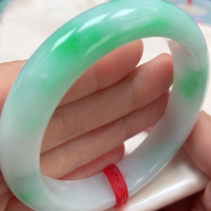 翡翠手镯未镶嵌阳绿飘花21号