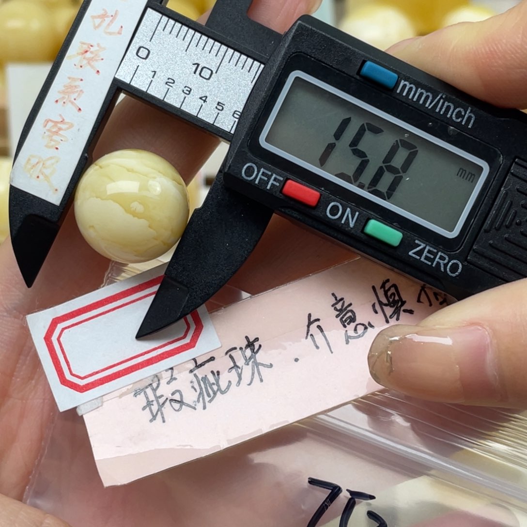 蜜蜡裸石未镶嵌江*奕微瑕