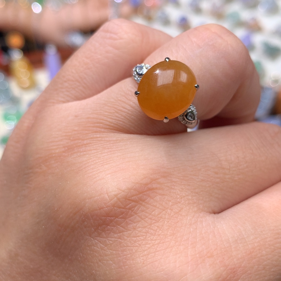 18K金镶嵌戒指翡翠蛋面戒指