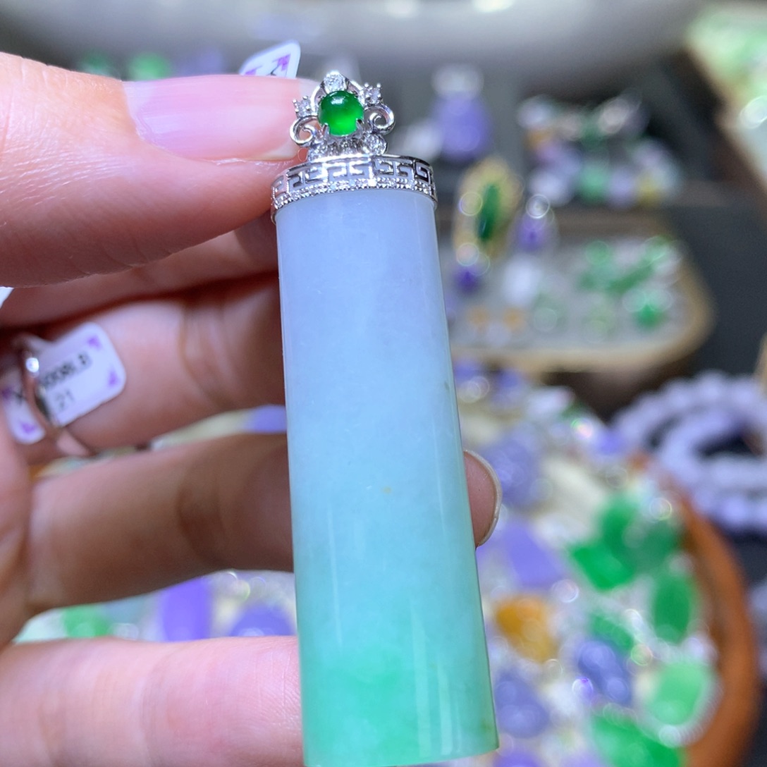 【闪购商品】翡翠颈饰18K金镶嵌翡翠吊坠项链