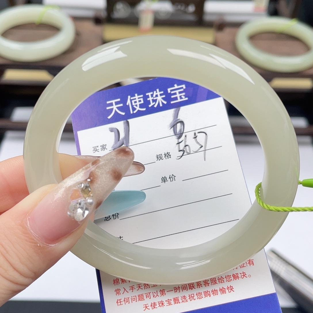 和田玉未镶嵌手镯