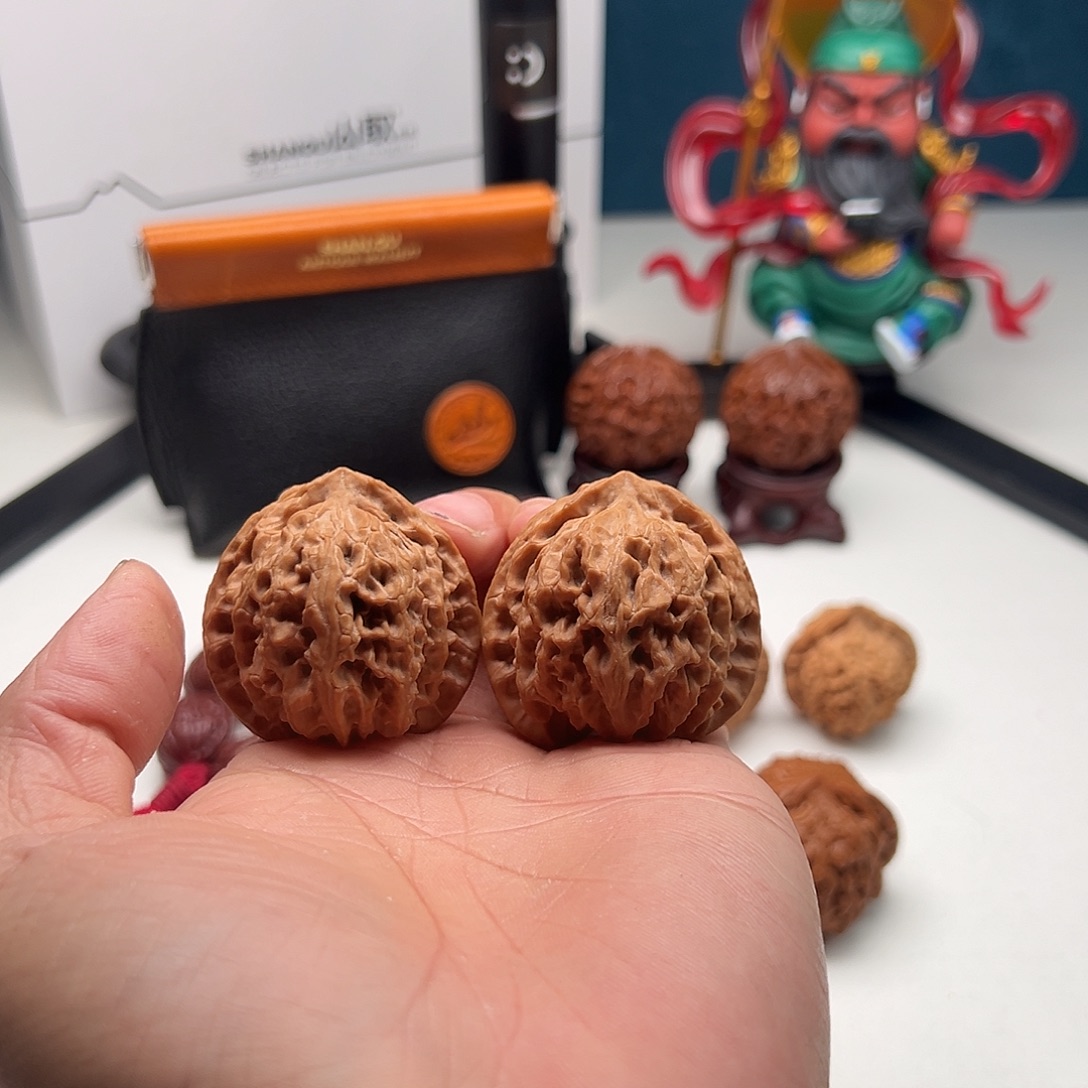 文玩核桃吊坠苹果园