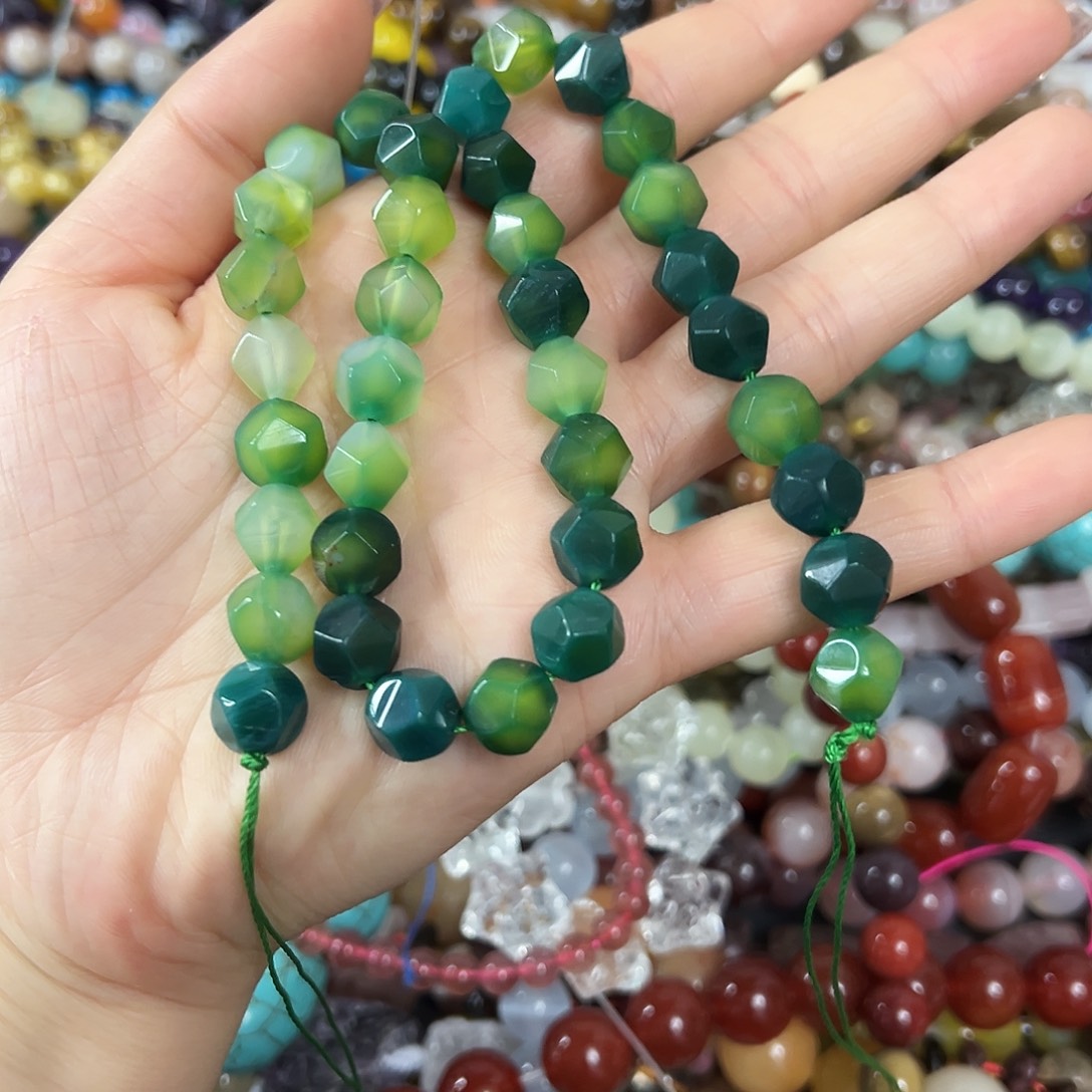 窝***诶玛瑙/玉髓合金珠宝半成品 卡10切面绿玛瑙一条