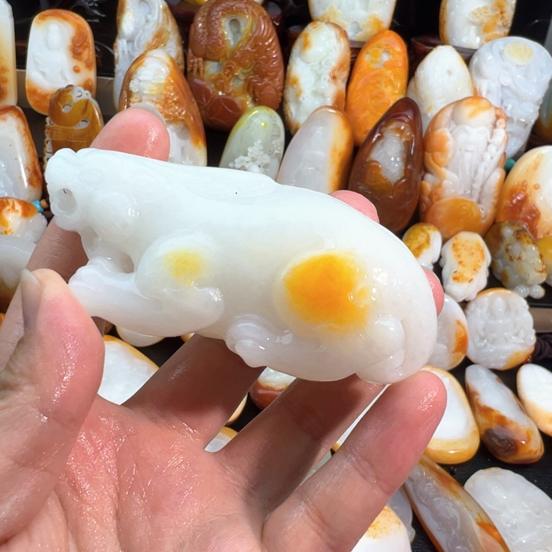 和田玉未镶嵌颈饰空*