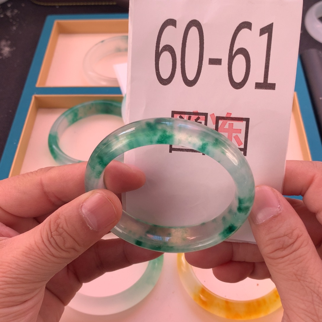 1石英岩玉手镯手镯