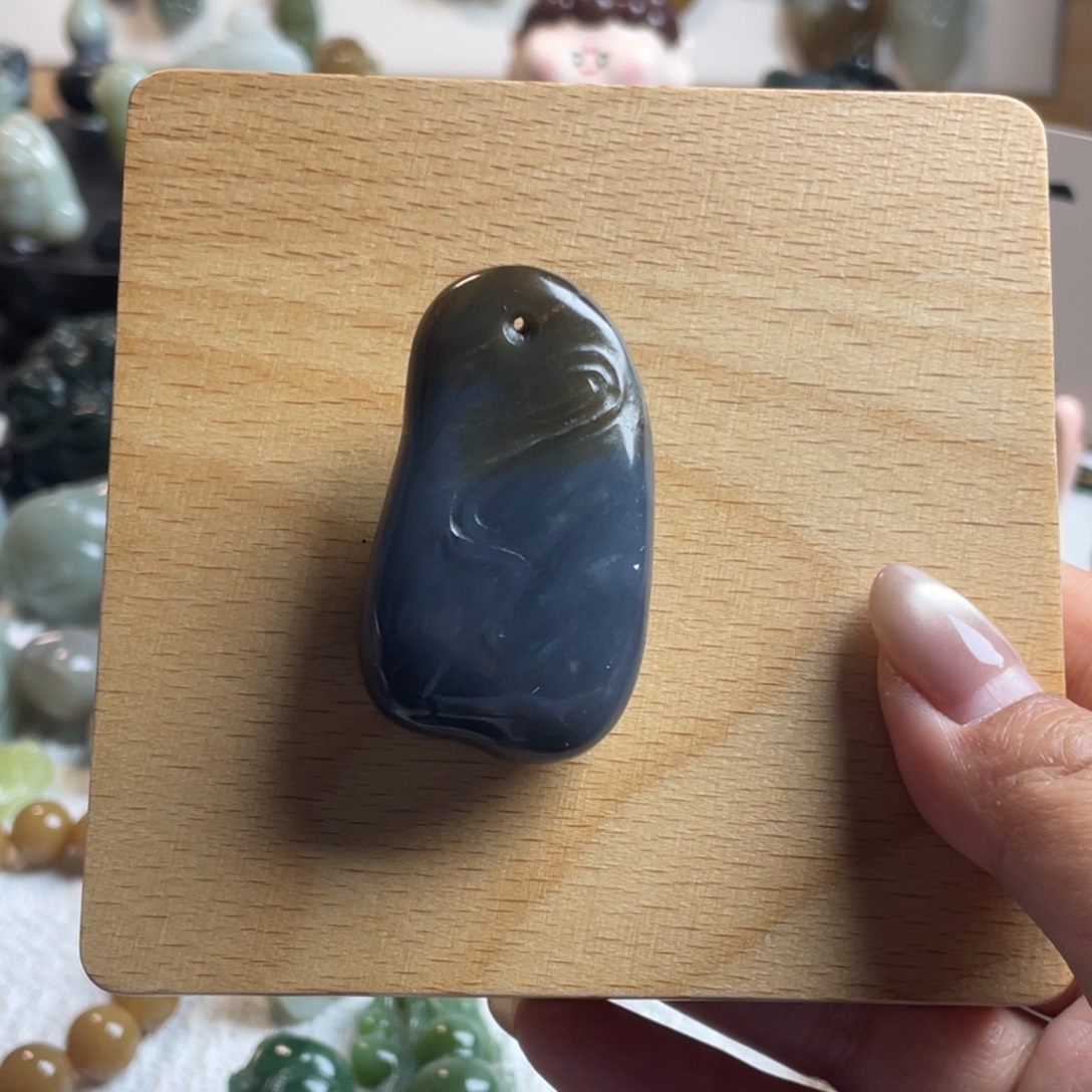 和田玉未镶嵌颈饰风生水起