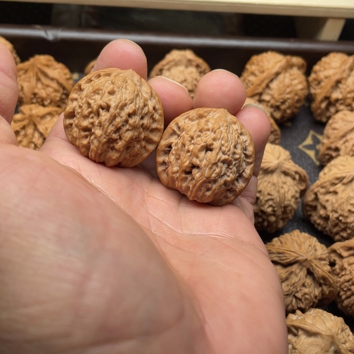 文玩核桃把件野生