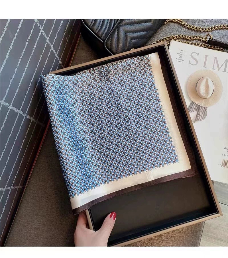 提夫尼蓝 70*70 端庄大气丝巾男女同款