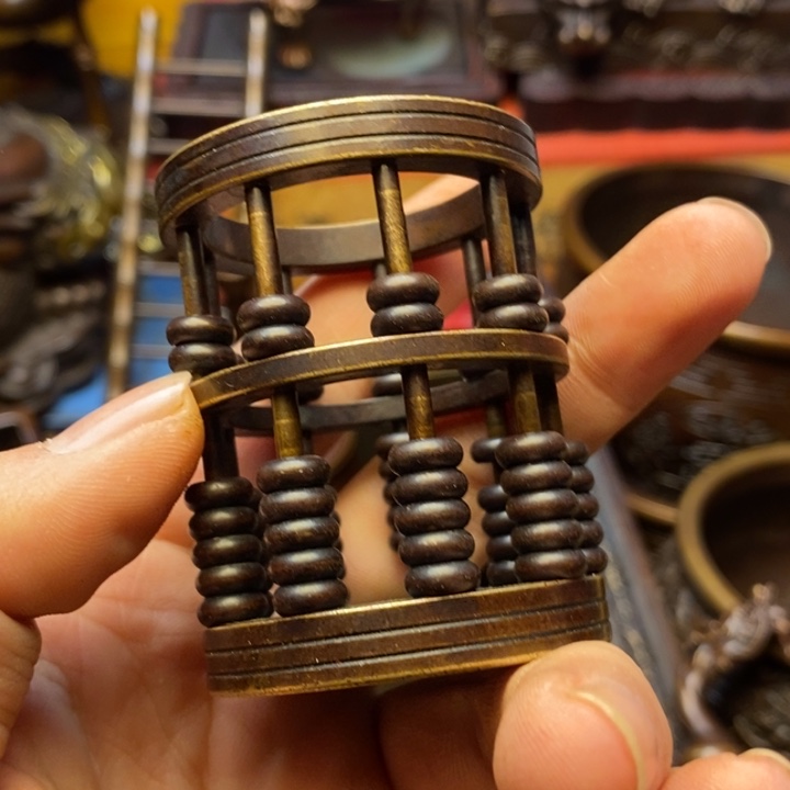 铜器摆件做工精良