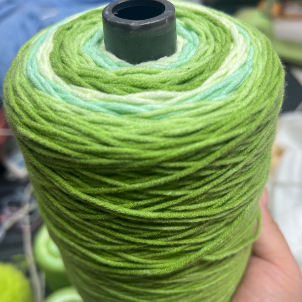 渐变色蛋糕线用于手工编织披肩毯子的优质毛线